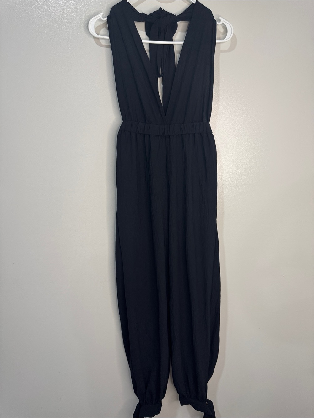 SHEIN Black Halter Tie-Back Ankle Jumpsuit